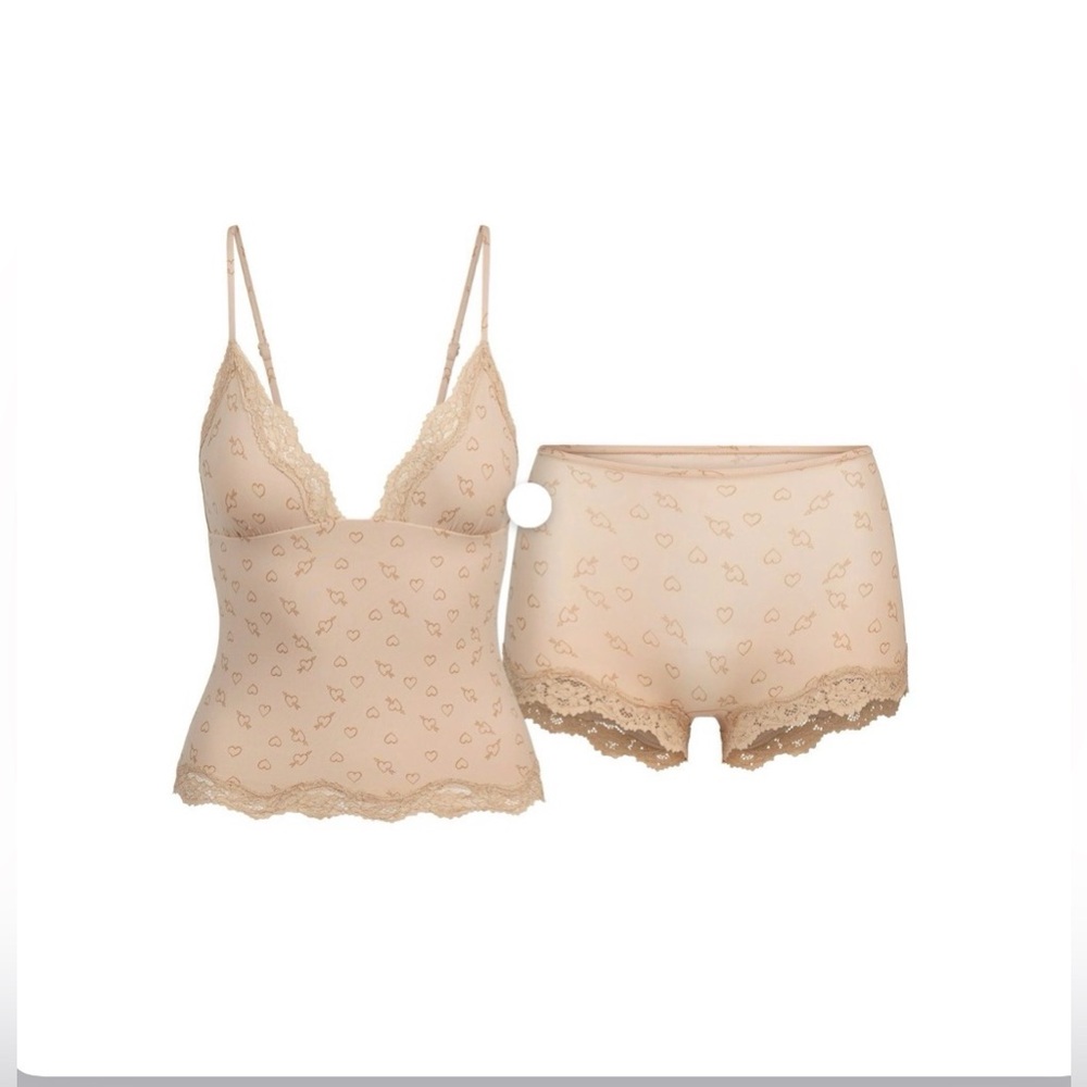 Skims Triangle Cami & Boy Short Set Mica Sketched Hearts